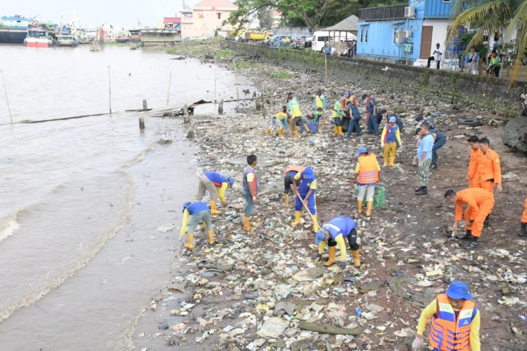 Pangkalan TNI AL Palembang Gelar Gerakan Nasional Laut Bersih Sebagai ...