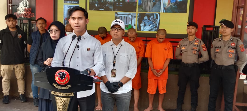 Polres Cianjur Ungkap Pencurian Pick Up yang Dibongkar di Gudang, 4 Tersangka Diamankan