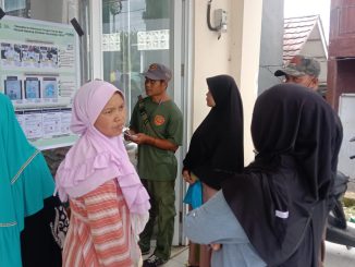 Suasana mengharukan itu terasa menyelimuti seluruh lokasi. Sorot mata berbinar menyambut setiap paket sembako yang dibagikan.