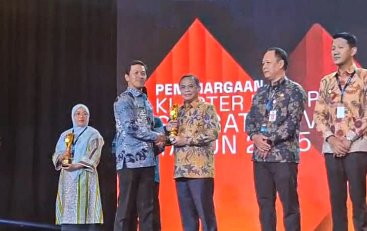 Bupati Pati Sudewo menerima penghargaan Innovative Government Award (IGA)