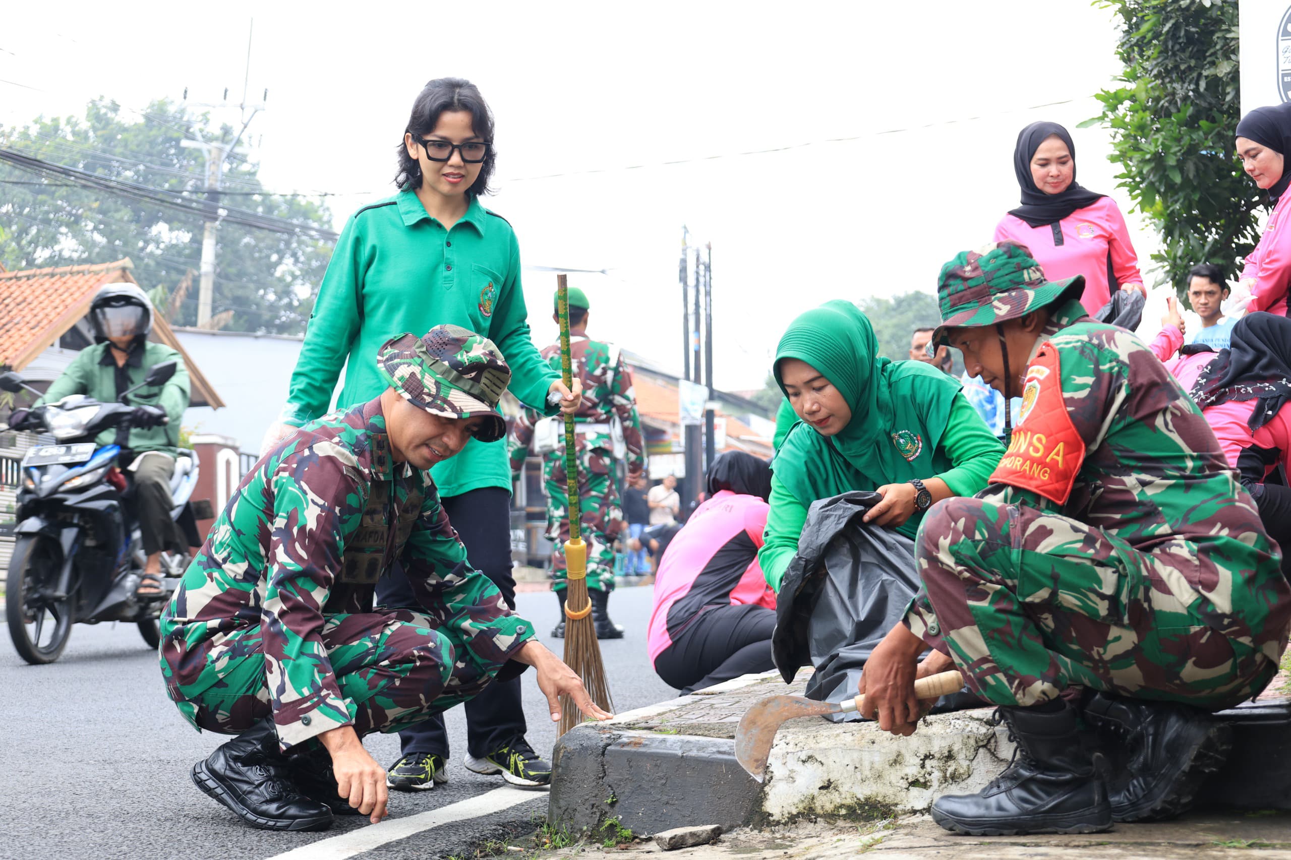 Gerakan Bersih Sambut Ramadan 1447 H, Kodim 0615/Kuningan Satukan TNI–Polri dan Elemen Masyarakat