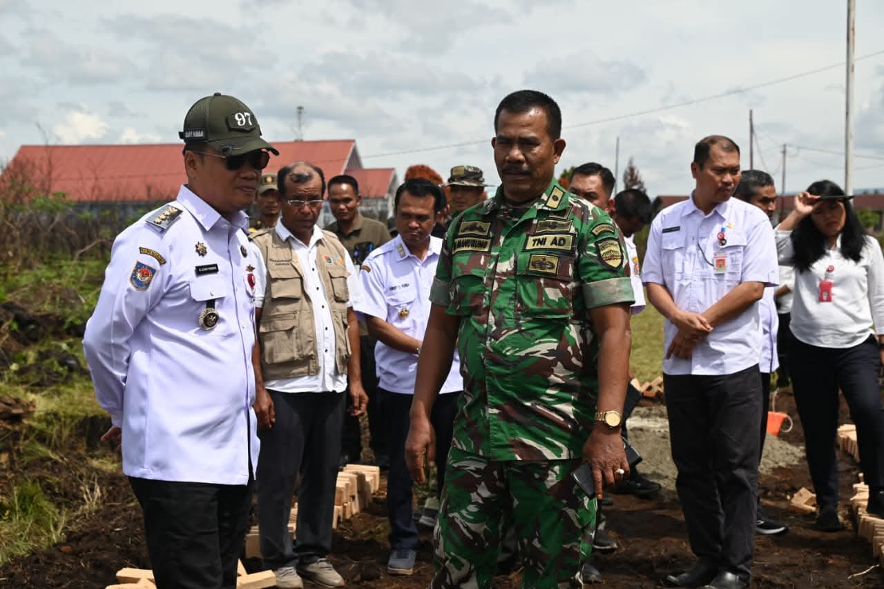 Dukung Program Pertahanan dan Ketahanan Pangan, Bupati Humbahas Tinjau Kesiapan Fasilitas Yon TP 955 HS